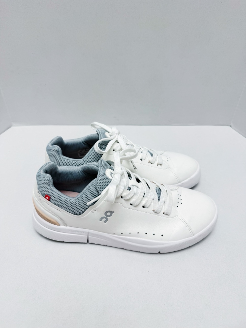 On Running - The Roger Advantage White Shoes